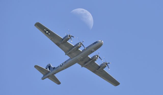 Boeing B-29 Superfortress (N529B) - Caught this as she was pulling out during the missing man formation that she participated in during 2017 Airventure