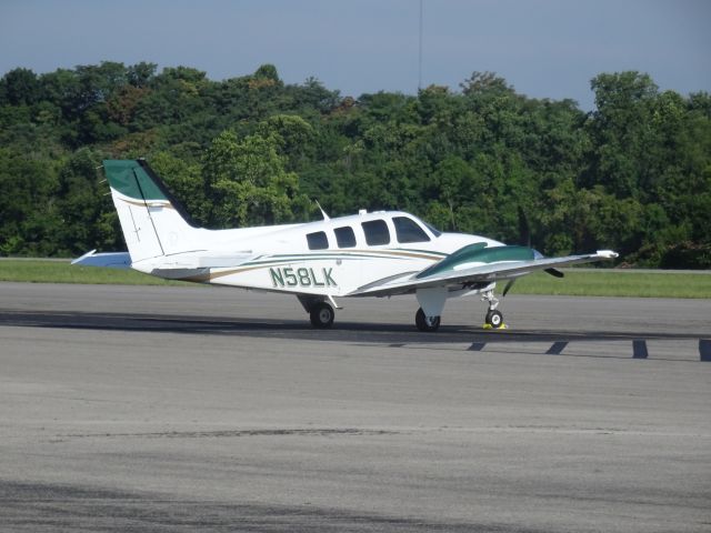 Beechcraft Baron (58) (N58LK)