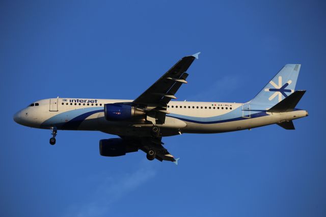 Airbus A320 (XA-MLR)