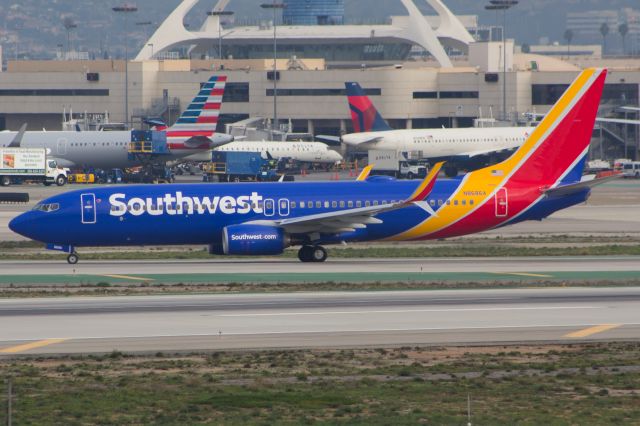 Boeing 737-800 (N8686A)