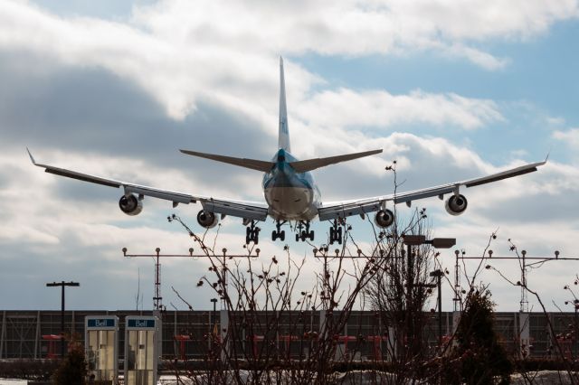 Boeing 747-400 (PH-BFF) - FEELING IS PRICELESS TO HAVE A 747 FLY OVER / Landing in Toronto.