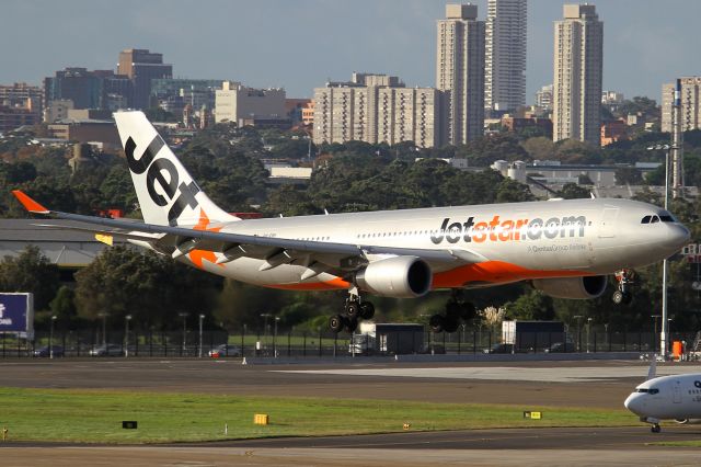 Airbus A330-200 (VH-EBK)