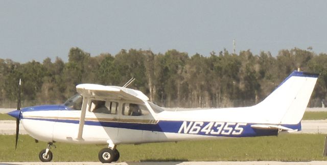 Cessna Skyhawk (N64355)