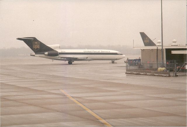 BOEING 727-200 —