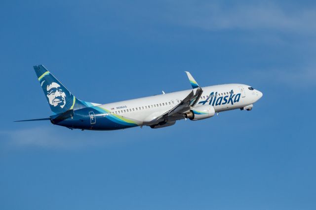 Boeing 737-700 (N596AS) - Alaska B737-890 departs from RWY 20R at John Wayne - Santa Ana Airport.