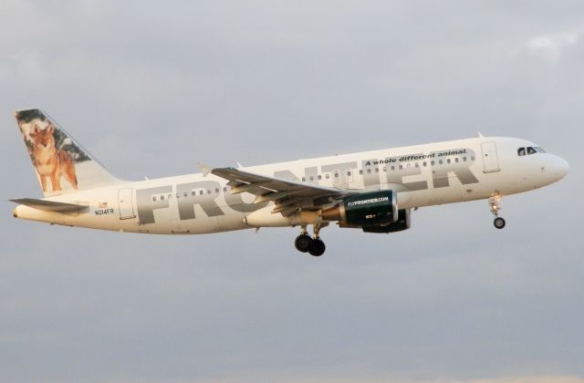 Airbus A320 (N214FR)