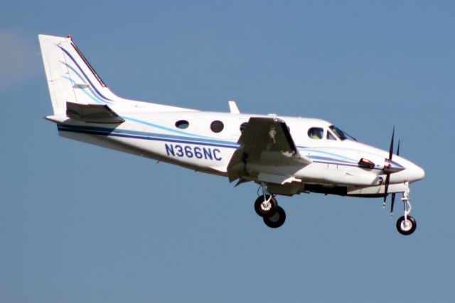 Beechcraft King Air 90 (N366NC) - On final approach for rwy 07 on 22-Oct-14.