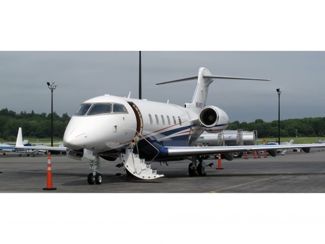 Bombardier Challenger 300 (N541FX) - Flexjet.