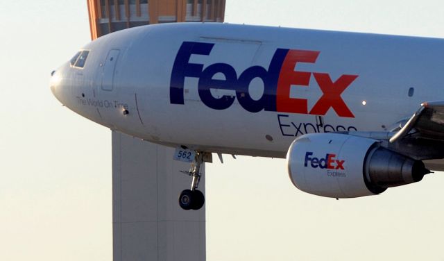 McDonnell Douglas DC-10 (N562FE) - phoenix sky harbor international airport 05MAY20