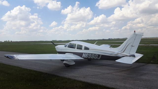 Piper Cherokee (N6980J)
