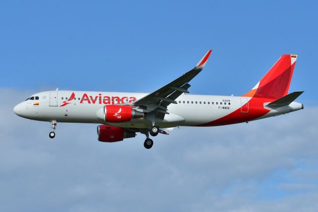 Airbus A320 (N728AV) - AEROPUERTO DE TOULOUSE FRA