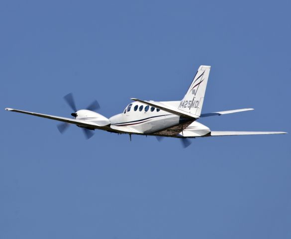 Cessna Conquest 1 (N425WD) - Take off runway 26.