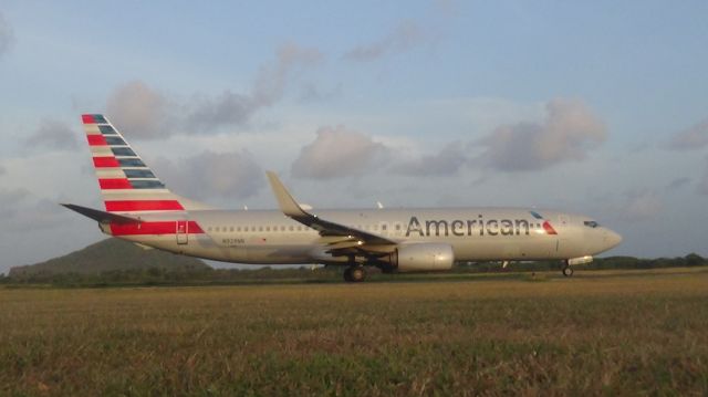 Boeing 737-800 (N929NN)