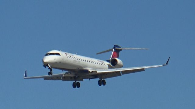 Canadair Regional Jet CRJ-700 (N613SK) - Looks like a CRJ-900 from far away.