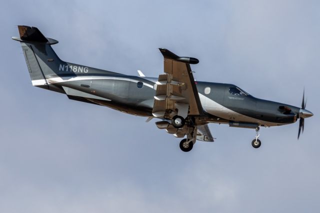 Pilatus PC-12 (N118NG) - On final for 35L.