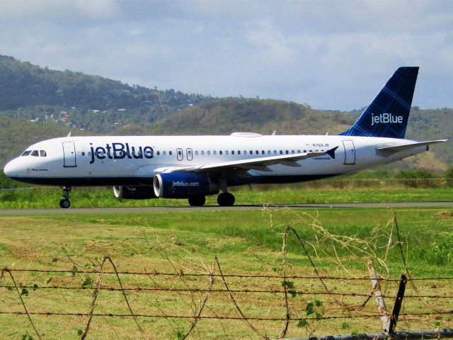 Airbus A320 (N766JB)