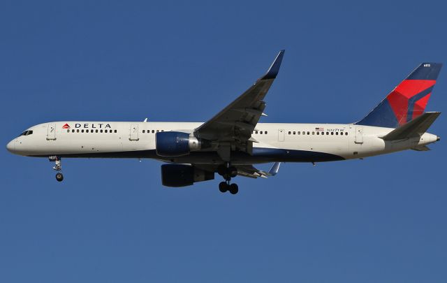 Boeing 757-200 (N727TW) - Landing.