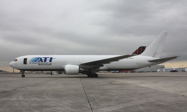 BOEING 767-300 (N316CM)