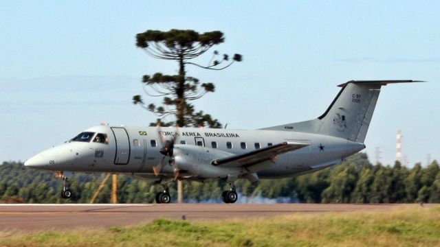 Embraer EMB-120 Brasilia (FAB2005)