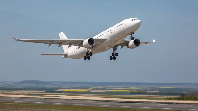 Airbus A330-200 (9H-CFS)