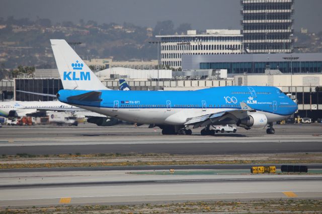 Boeing 747-400 (PH-BFY)