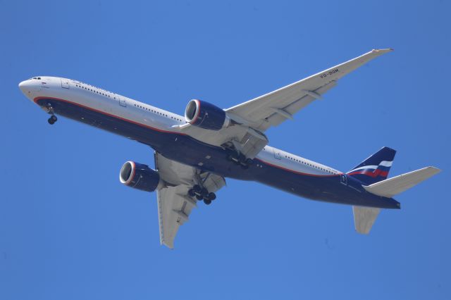 BOEING 777-300ER (VQ-BQM)