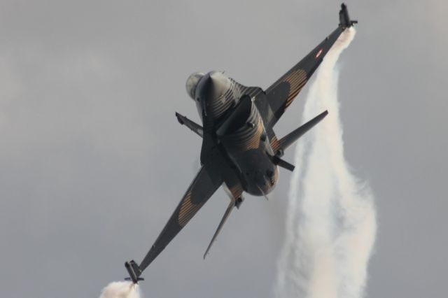 Lockheed F-16 Fighting Falcon (88-0024)