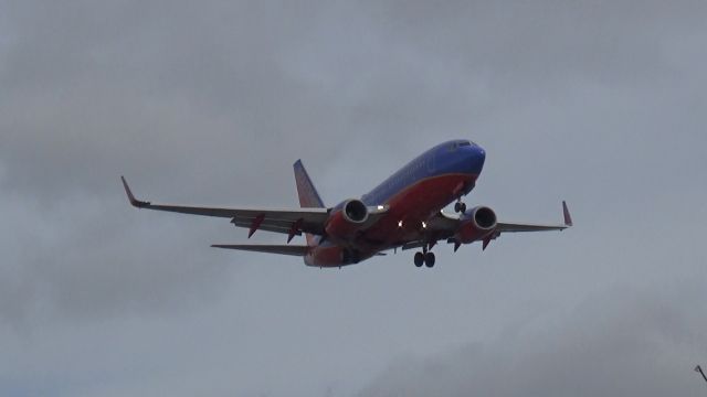 Boeing 737-700 (N479WN) - Nice to see a Boeing 737-700 without the Split Scimitars, as they are getting trendy these days.