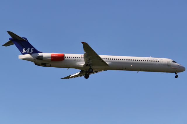 McDonnell Douglas MD-80 (LN-ROP)