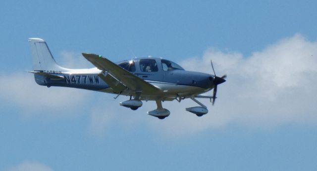 Cirrus SR-22 (N477WW) - On final is this 2019 Cirrus SR22 in the Summer of 2020.