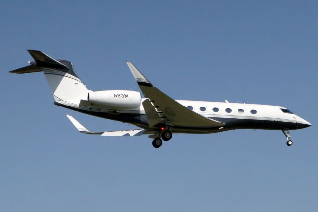 Gulfstream Aerospace Gulfstream G650 (N93M) - On short finals for rwy 06 on 11-Apr-19 arriving from EDDL.