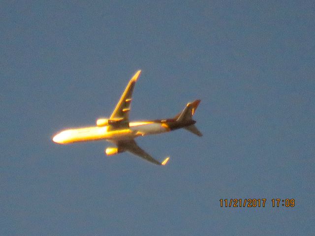 BOEING 767-300 (N340UP)