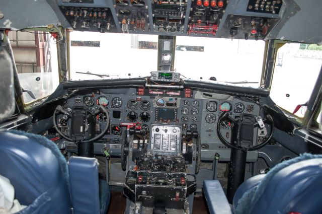 CONVAIR CV-580 (C-GQHB) - Flight deck of C-GQHB