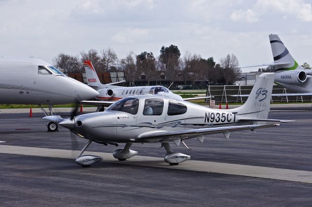 Cirrus SR-22 (N935CT)