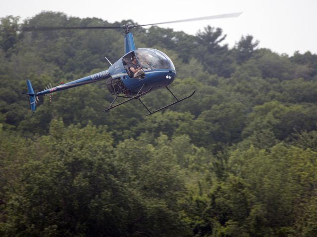 Robinson R-22 (N778MR)