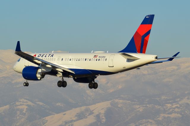 Airbus A220-100 (N122DU)