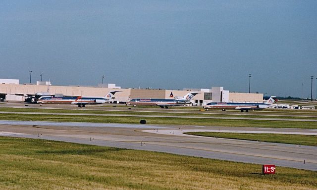 — — - 3 American Airlines jets waiting for takeoff clearance at KDFW