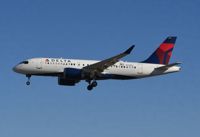 N114DU — - Near 33L.
