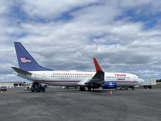 Boeing 737-800 (N917XA) - Trump