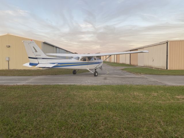 Cessna Skyhawk (N8299E) - Date Taken: October 12, 2024br /br /Taxiing to its hanger after finishing its last scenic tour for the day!