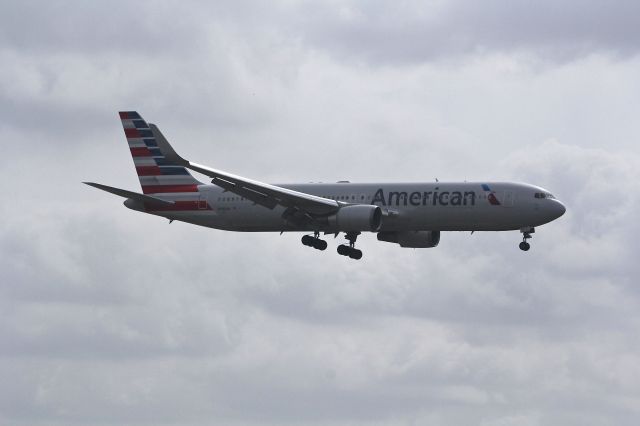 BOEING 777-300 (N380AN) - AAL102 arriving at KDFW after after diverting to KABQ for unknown reasons. The flight started in HNL