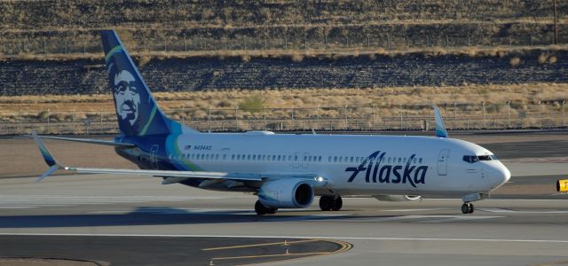 Boeing 737-700 (N494AS) - phoenix sky harbor international airport 11JAN21