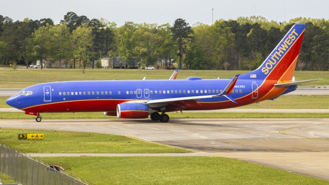 Boeing 737-800 (N8638A) - Still gorgeous at nearly 9 years old.