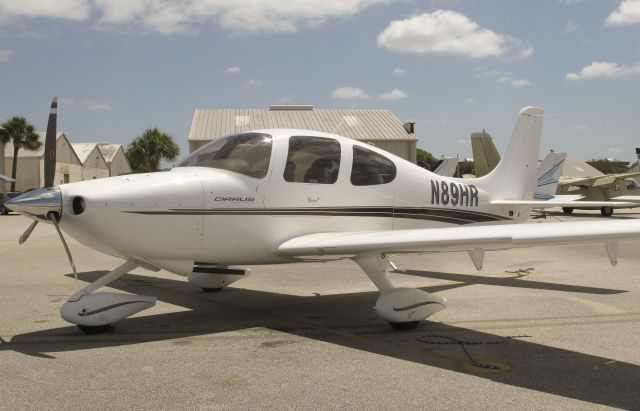 Cirrus SR-20 (N89HR)