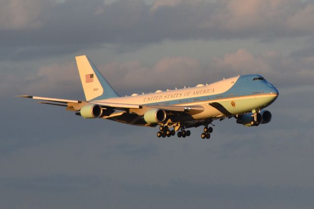 82-8000 — - Air Force One arriving runway 18L with President Trump, in town for MAGA Rally in Gastonia at KCLT - 10/21/20 