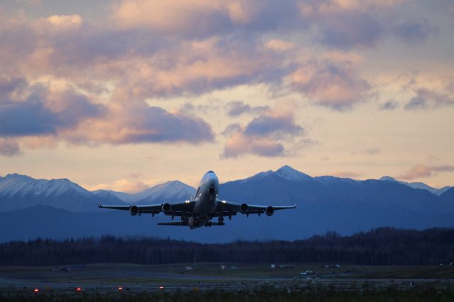 Boeing 747-200 (9V-SFO)