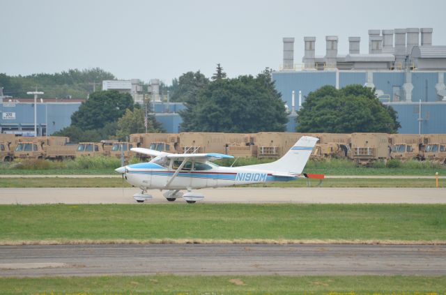 Cessna Skylane (N1910M) - AirVenture 2014
