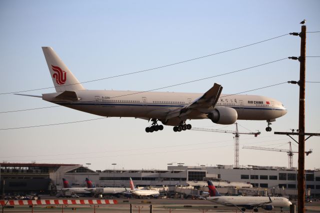 BOEING 777-300ER (B-1266)