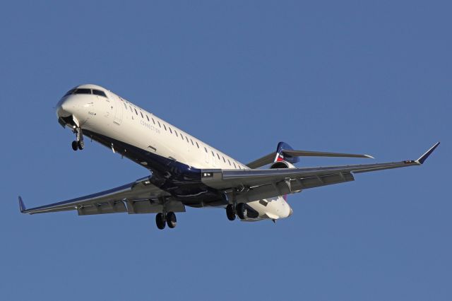Canadair Regional Jet CRJ-900 (N485PX) - EDV5050 from Detroit Metro Wayne Co – KDTW on short-final for RWY 24R on 8 Oct 2020. This new CRJ-900LR, N485PX, c/n 15485, was delivered from Bombardier to Endeavor Air just over a week ago on September 28. Lucky catch on my part.
