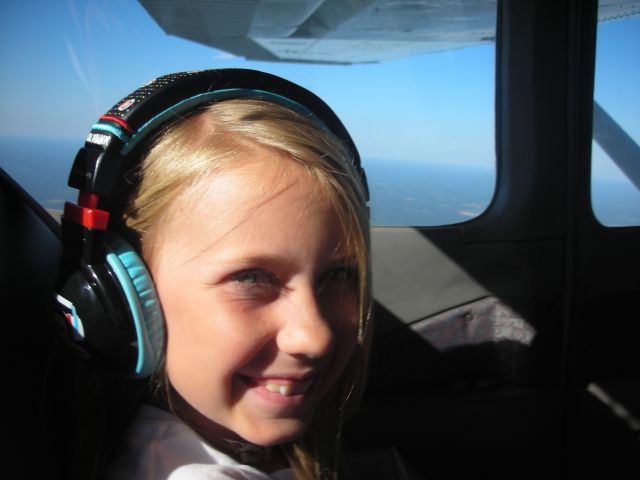 Cessna Skylane — - Lainey headed to the beach